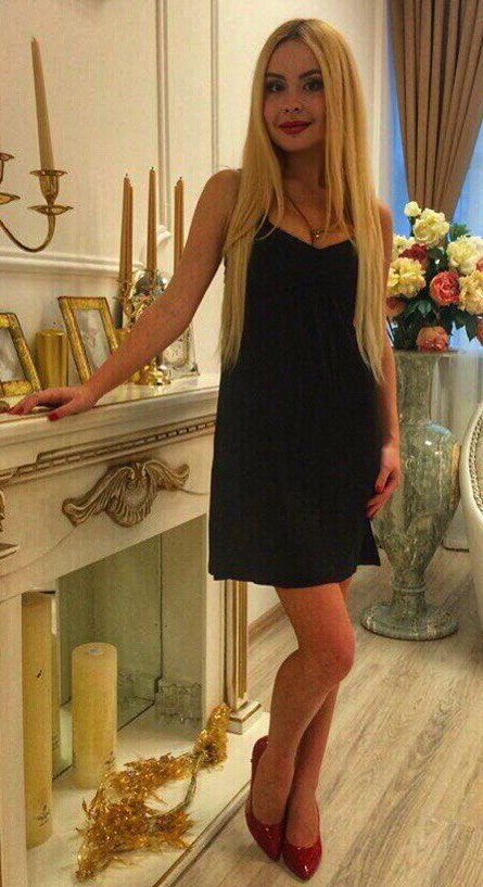 in_black_dress_001.jpg