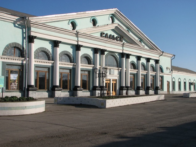 the_train_station_in_Salsk_.jpg